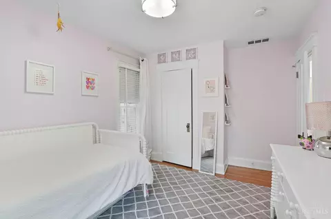 Bedroom - 3225 Lookout Dr, Cincinnati, OH 45208 photo 6 of 8