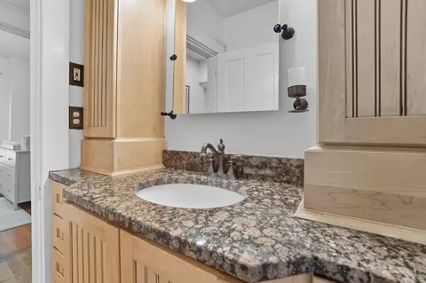 Bath - 3225 Lookout Dr, Cincinnati, OH 45208 photo 6 of 9