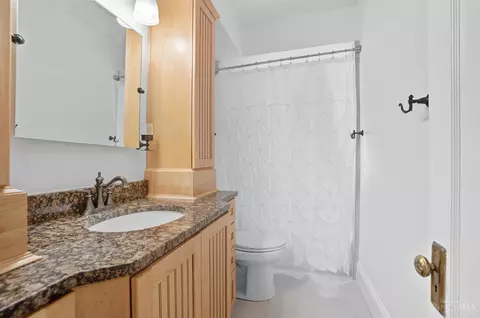 Bath - 3225 Lookout Dr, Cincinnati, OH 45208 photo 5 of 9