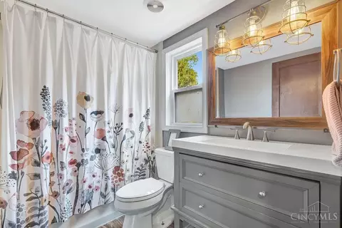 Bath - 6622 Merwin Ave, Cincinnati, OH 45227 photo 1 of 1