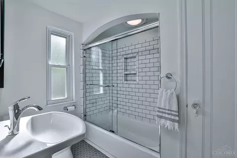 Bath - 3860 Settle Rd, Mariemont, OH 45227 photo 2 of 2