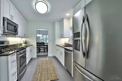 Kitchen - 3860 Settle Rd, Mariemont, OH 45227 photo 3 of 3