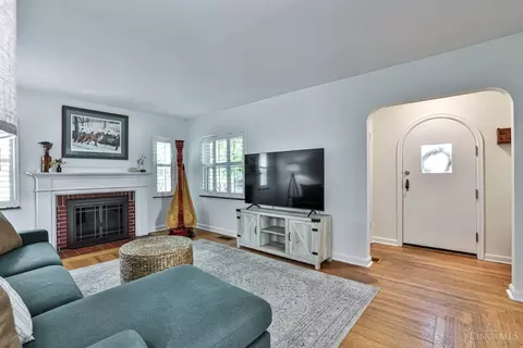 Entry Way - 3860 Settle Rd, Mariemont, OH 45227 photo 3 of 4