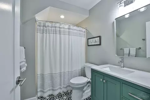 Bath - 3860 Settle Rd, Mariemont, OH 45227 photo 1 of 2