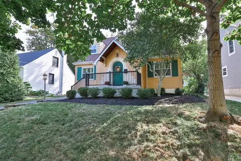 Exterior - 3860 Settle Rd, Mariemont, OH 45227 photo 2 of 6