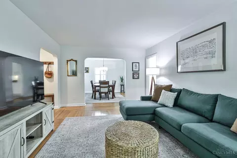 Living - 3860 Settle Rd, Mariemont, OH 45227 photo 3 of 3