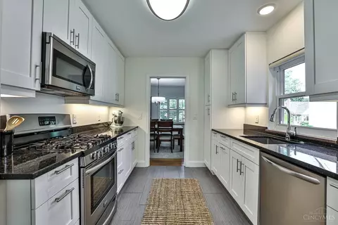 Kitchen - 3860 Settle Rd, Mariemont, OH 45227 photo 2 of 3