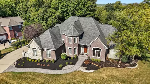 580 Winding River Blvd, Hamilton Township, OH 45039