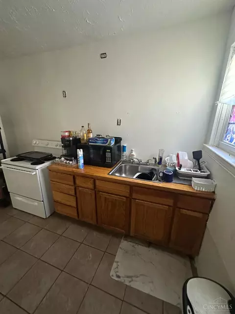 3655 Reading Rd, Cincinnati, OH 45229 photo 9