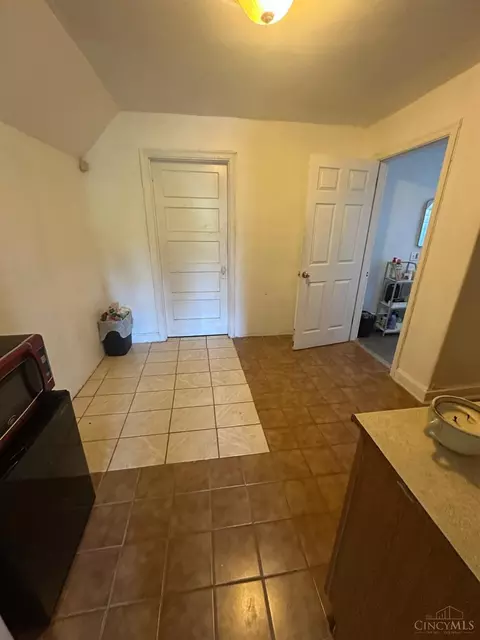 3655 Reading Rd, Cincinnati, OH 45229 photo 15