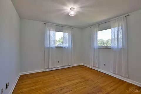 Bedroom - 11220 Foremark Dr, Blue Ash, OH 45241 photo 6 of 9