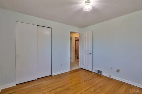 Bedroom - 11220 Foremark Dr, Blue Ash, OH 45241 photo 7 of 9