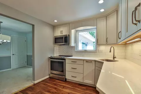Kitchen - 11220 Foremark Dr, Blue Ash, OH 45241 photo 2 of 4