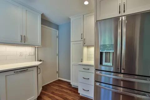Kitchen - 11220 Foremark Dr, Blue Ash, OH 45241 photo 3 of 4
