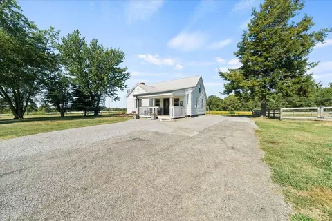 523 St Rt 222, Felicity, OH 45120