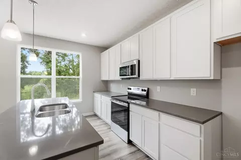 Kitchen - 1247 Eagle Blvd, Maineville, OH 45039 photo 2 of 3