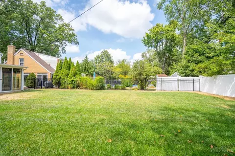 Exterior - 7212 Garden Rd, Cincinnati, OH 45236 photo 4 of 6