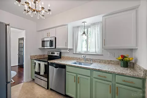 Kitchen - 7212 Garden Rd, Cincinnati, OH 45236 photo 2 of 3
