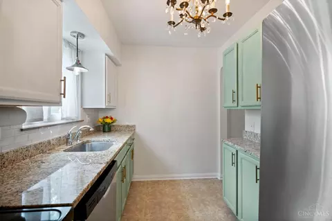 Kitchen - 7212 Garden Rd, Cincinnati, OH 45236 photo 1 of 3