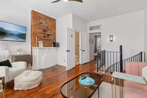 Living - 320 Mulberry St, Cincinnati, OH 45202 photo 8 of 8