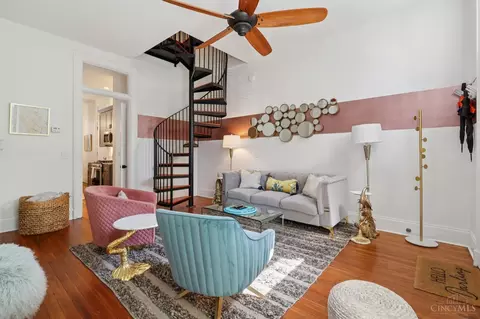 Living - 320 Mulberry St, Cincinnati, OH 45202 photo 2 of 8