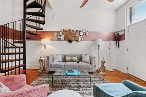 Living - 320 Mulberry St, Cincinnati, OH 45202 photo 3 of 8