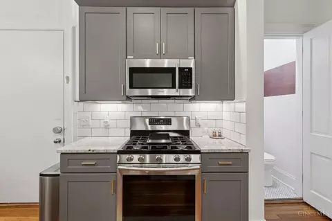 Kitchen - 320 Mulberry St, Cincinnati, OH 45202 photo 4 of 5