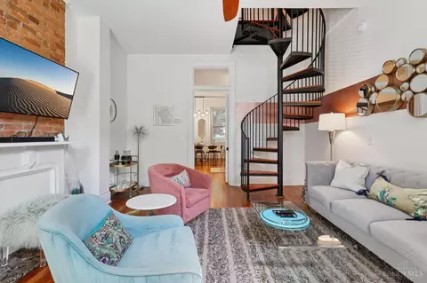 Living - 320 Mulberry St, Cincinnati, OH 45202 photo 1 of 8