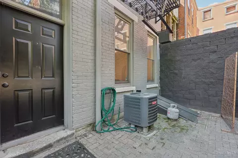 Exterior - 320 Mulberry St, Cincinnati, OH 45202 photo 8 of 12
