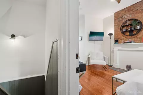 Entry Way - 320 Mulberry St, Cincinnati, OH 45202 photo 3 of 5