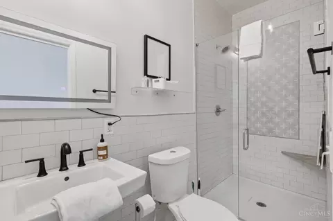 Bath - 320 Mulberry St, Cincinnati, OH 45202 photo 4 of 4