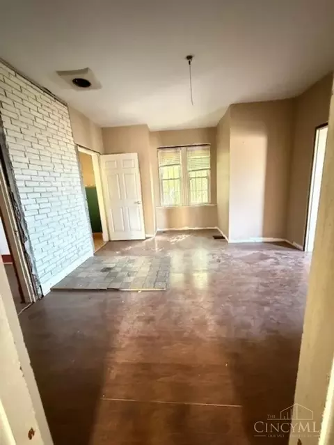 Entry Way - 4286 Ebenezer Rd, Cincinnati, OH 45248 photo 1 of 1