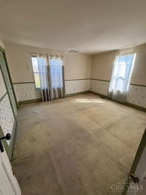 Bedroom - 4286 Ebenezer Rd, Cincinnati, OH 45248 photo 3 of 4