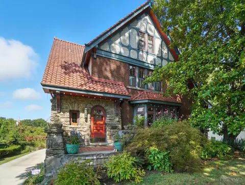 24 Burton Woods Ln, Cincinnati, OH 45229