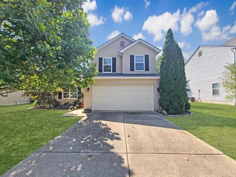 8 Mynah Dr, Amelia, OH 45102