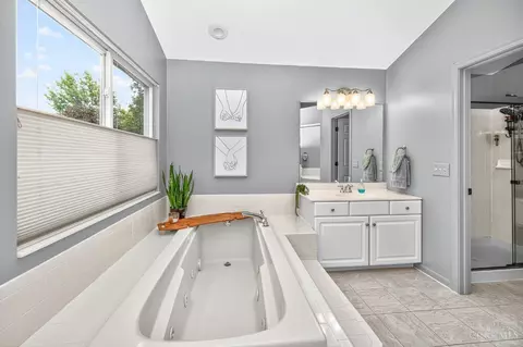 Bath - 4723 Brookfield Ct, Cincinnati, OH 45244 photo 3 of 7