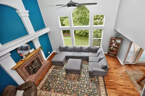 Living - 4723 Brookfield Ct, Cincinnati, OH 45244 photo 4 of 5