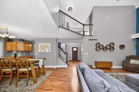 Entry Way - 4723 Brookfield Ct, Cincinnati, OH 45244 photo 4 of 6