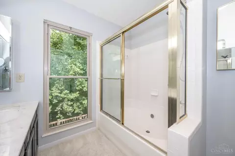 Bath - 3076 Hoock Ct, Cincinnati, OH 45239 photo 2 of 7