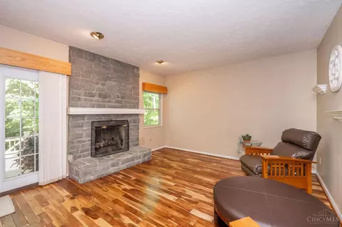 Living - 3076 Hoock Ct, Cincinnati, OH 45239 photo 6 of 6