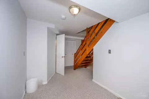 Entry Way - 3076 Hoock Ct, Cincinnati, OH 45239 photo 4 of 4