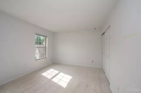 Bedroom - 3076 Hoock Ct, Cincinnati, OH 45239 photo 4 of 10