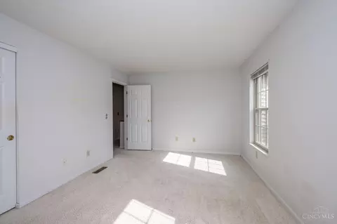 Bedroom - 3076 Hoock Ct, Cincinnati, OH 45239 photo 5 of 10