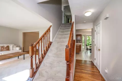 Entry Way - 3076 Hoock Ct, Cincinnati, OH 45239 photo 2 of 4