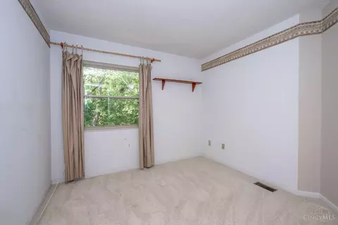 Bedroom - 3076 Hoock Ct, Cincinnati, OH 45239 photo 8 of 10