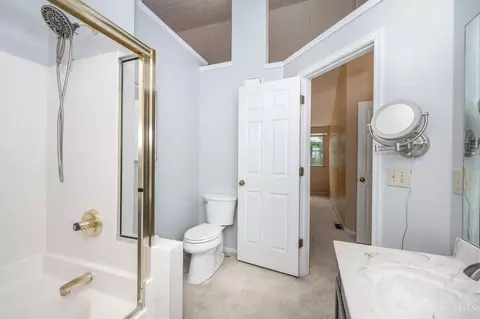 Bath - 3076 Hoock Ct, Cincinnati, OH 45239 photo 4 of 7