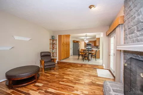 Living - 3076 Hoock Ct, Cincinnati, OH 45239 photo 4 of 6