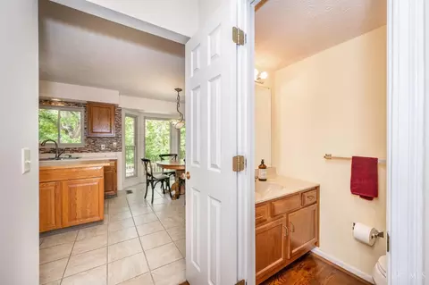 Entry Way - 3076 Hoock Ct, Cincinnati, OH 45239 photo 3 of 4