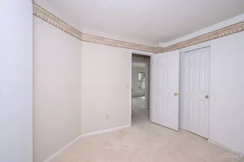 Bedroom - 3076 Hoock Ct, Cincinnati, OH 45239 photo 9 of 10