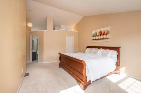 Bedroom - 3076 Hoock Ct, Cincinnati, OH 45239 photo 3 of 10